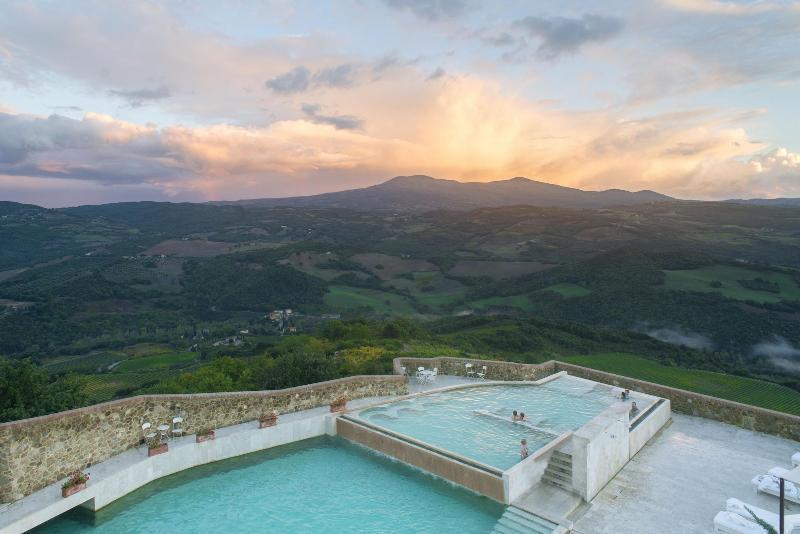 Castello Di Velona, Resort Thermal Spa & Winery 蒙塔尔奇诺 外观 照片