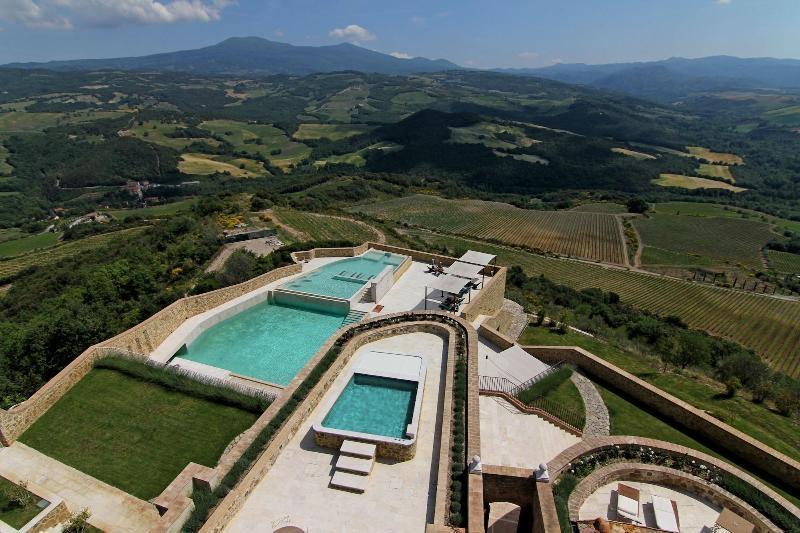 Castello Di Velona, Resort Thermal Spa & Winery 蒙塔尔奇诺 外观 照片